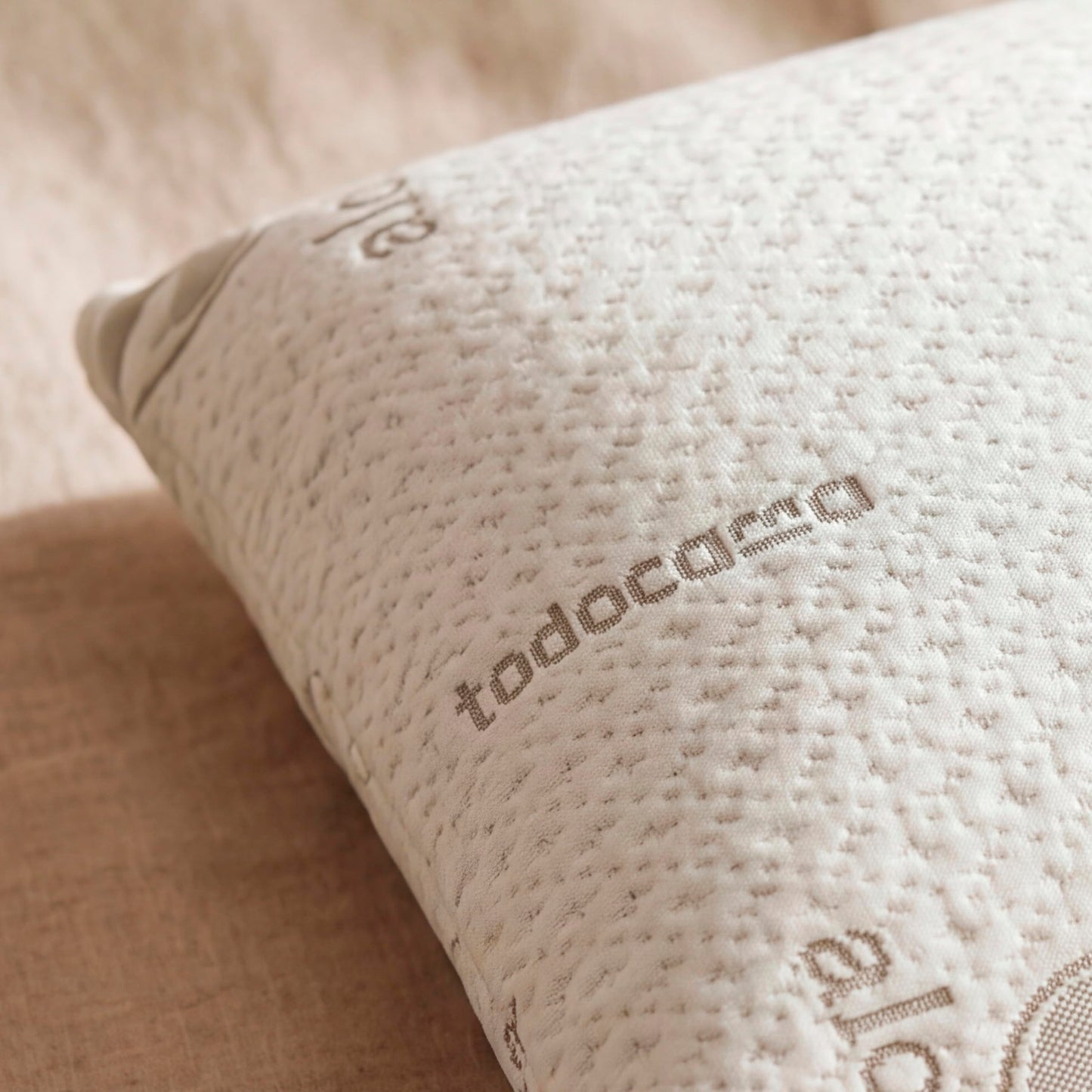 Todocama Almohada Viscoelástica Aloe Vera (Pack 2 Unidades 70 cm), Núcleo Compacto Viscoelástico para Cervicales y Cuello, Firmeza Media-Alta, Doble Funda con Cremallera.